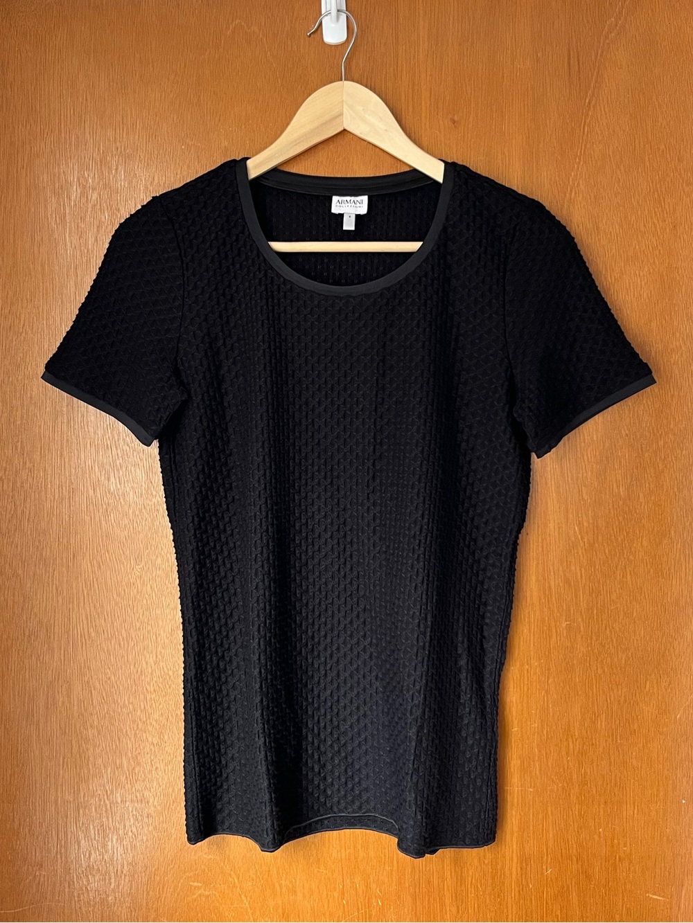•Armani Collezioni textured scoop neck blouse• Size 4